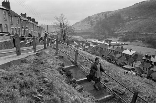 35 Wonderful Black and White Photos of Life in South Wales in the 1970s _Ha