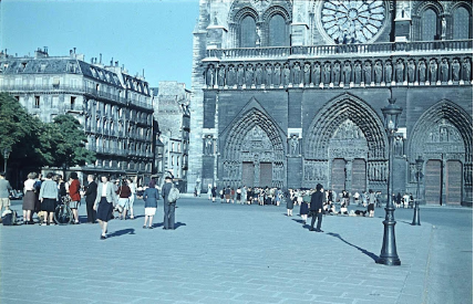 40 Photographies en Couleur Fascinantes Qui Captent la Vie Quotidienne sur les Berges de la Seine, à Paris, en 1941 _  nan