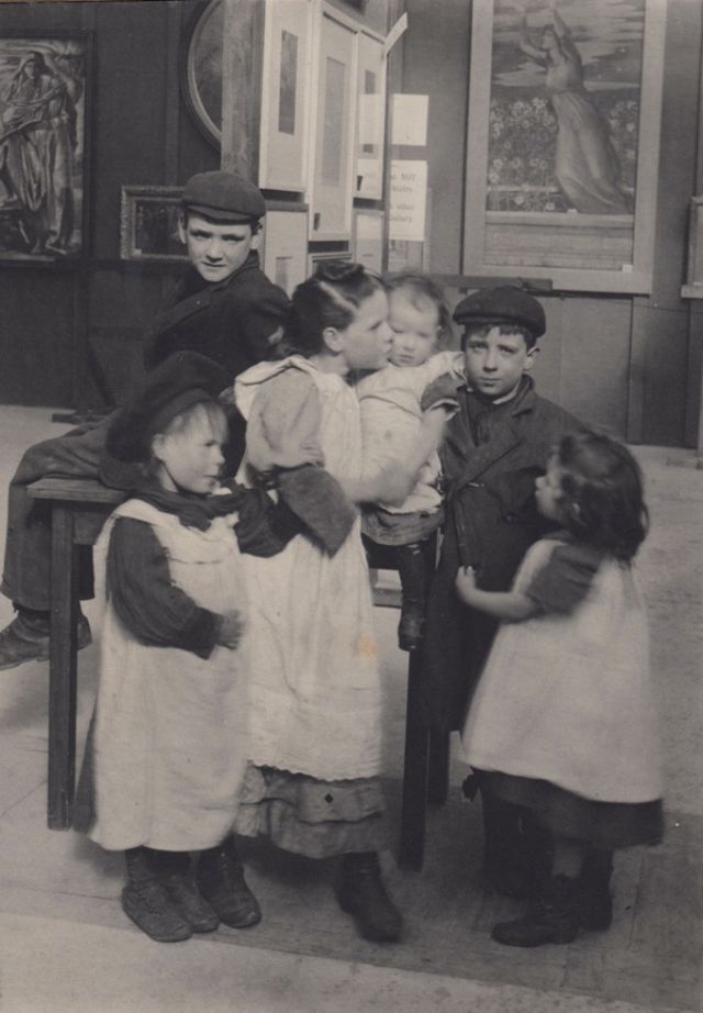 Rare and Breathtaking Photographs of Children Who Lived in Spitalfields, London at the Turn of the 19th and 20th Centuries_ha