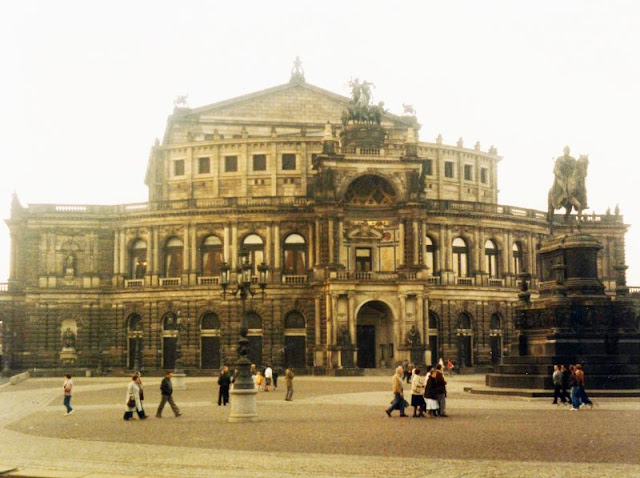 35 wunderbare Fotos, die Straßenszenen Europas Mitte der 1980er Jahre einfangen_Ha