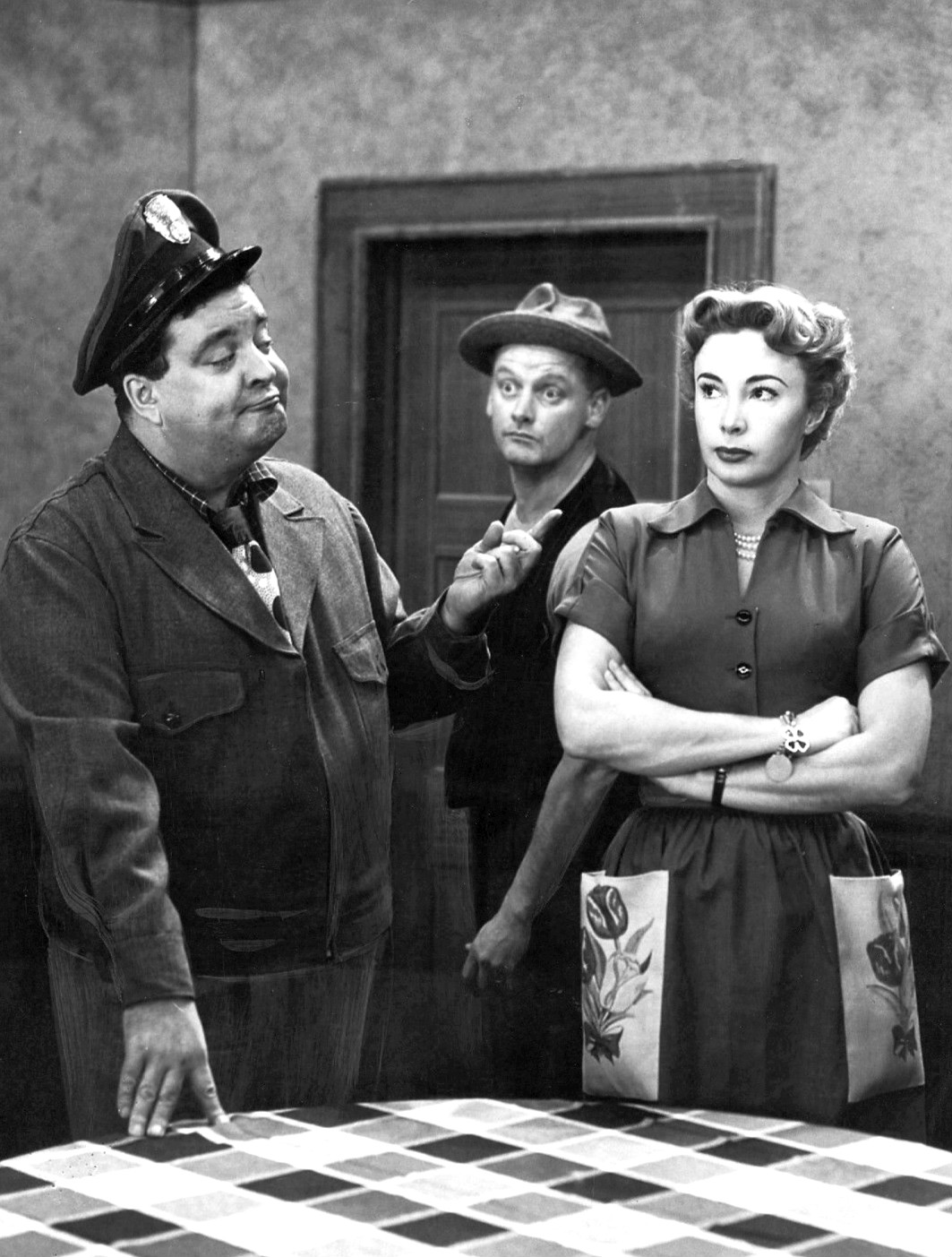 The Honeymooners (1955-1956): A Timeless Classic in Television Comedy_Ha