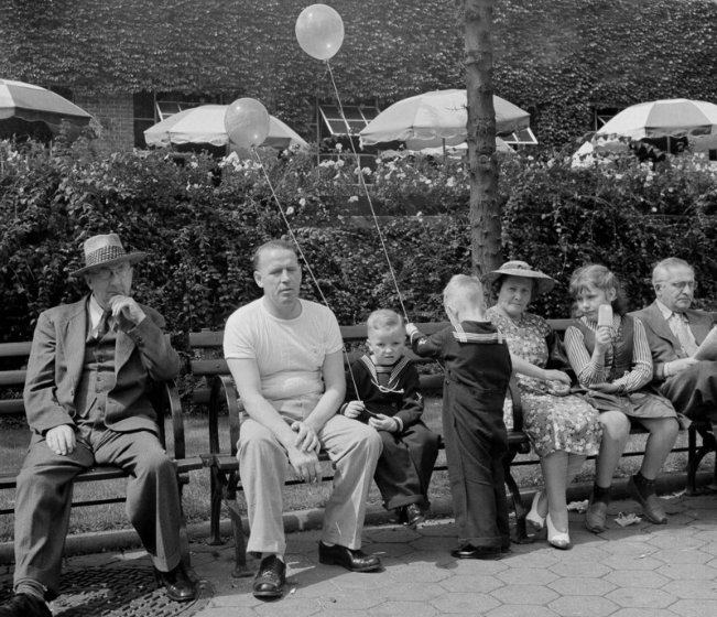 Forgotten photographs of a late summer Sunday in Central Park, 1942 _ nan