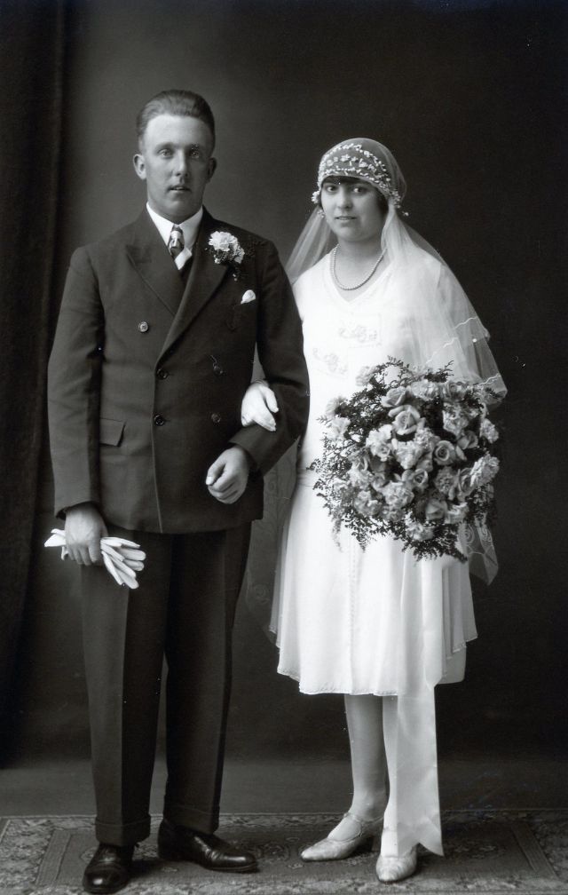 35 Gorgeous Wedding Photos From the 1920s_Ha