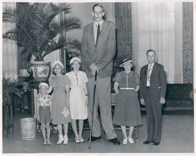 Robert Wadlow: The tallest man in history seen through stunning photographs, 1918-1940_Ha