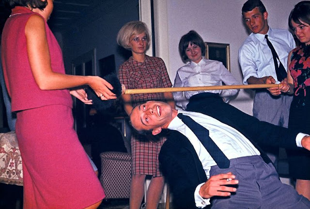 Cool Photos Show What House Parties Looked Like in the 1960s_Ha