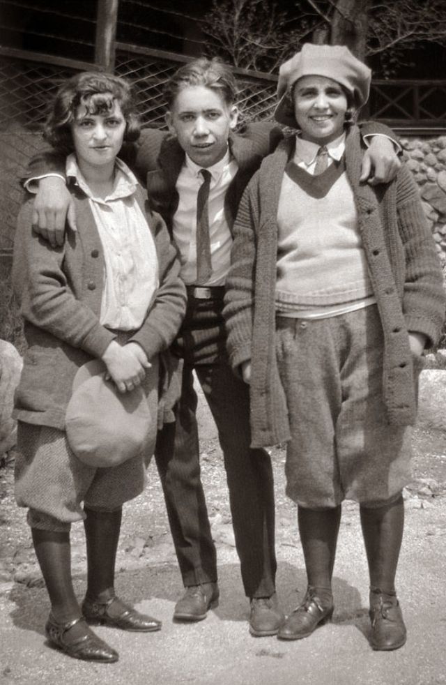 35 Vintage Photos of Young Women Knickerbock iers From the 1920s_Ha