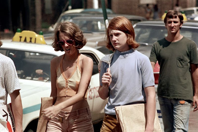 Summer’s Street Fashion of Boston in the Early 1970s Through Nick DeWolf’s Lens_Ha