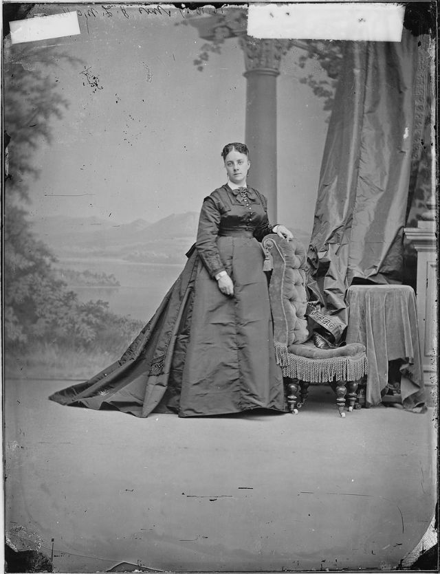 Women of the Civil War – Glamorous Portrait Photos of American Young Ladies around 1863_Ha