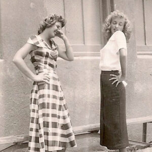 Fashion for Teen – 33 Charming Snapshots Captured Young Girls in Dresses During the 1950s_Ha