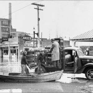 Vintage Photos of Ford Coca-Cola Delivery Trucks From Between the 1920s and 1950s_Ha