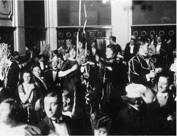 25 Interesting Photos of New Year’s Eve Parties in the 1920s _ nan