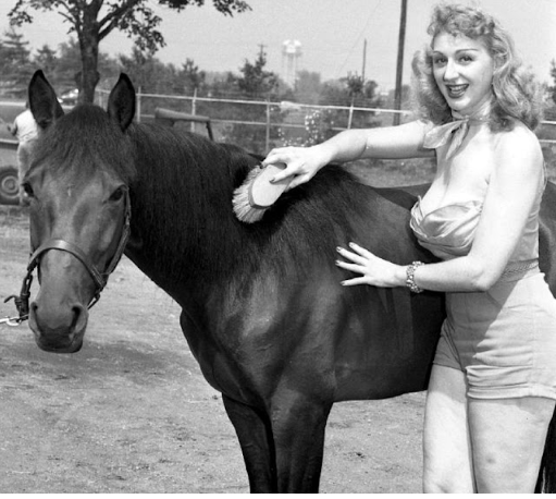 40 Snaps That Show Women From the 1950s Were Cooler Than We Knew _ nan