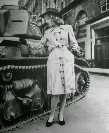 La magnifique mode féminine dans le Paris de l’après-libération, 1944 _ nan