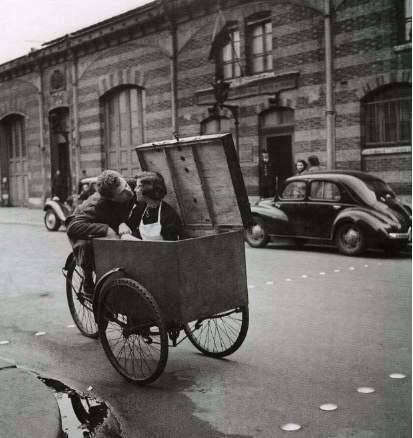 L’amour en photographie : 16 photos tendres montrant ‘les baisers de Robert Doisneau’ _ nan