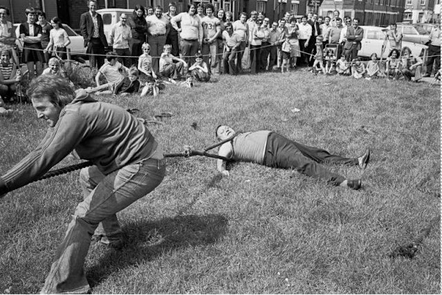 Wonderful Black and White Photos of Life in South Wales in the 1970s_teo