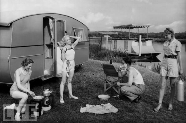 20 Vintage Photos That Show the Golden Age of Travel Trailers During the 1940s and 1950s_teo