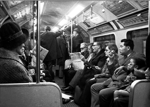 Grainy and Gorgeous: 26 Wonderful Black and White Photos of Life in London in 1973_teo