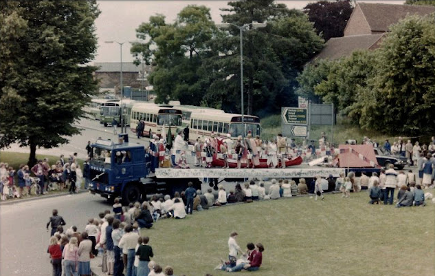 Everyday Life of Aylesbury, England in the 1980s Through Beautiful Color Photos_teo