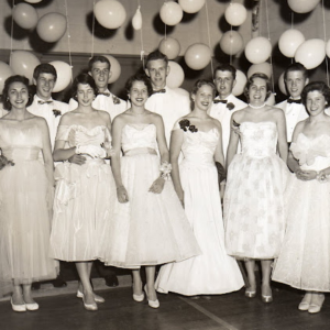 Pictures of High School Proms in the 1940s and 1950s_teo